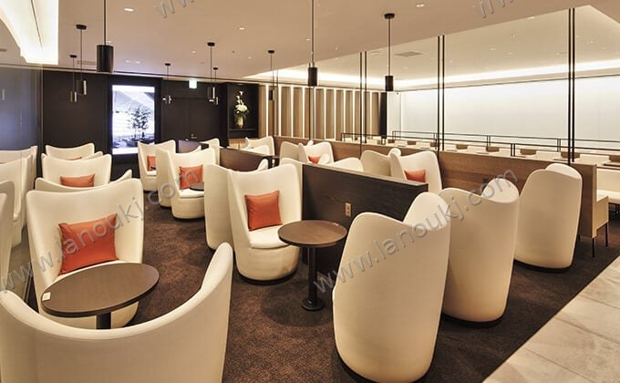 商务礼遇接待区，简洁高效的贵宾签到与引导空间。